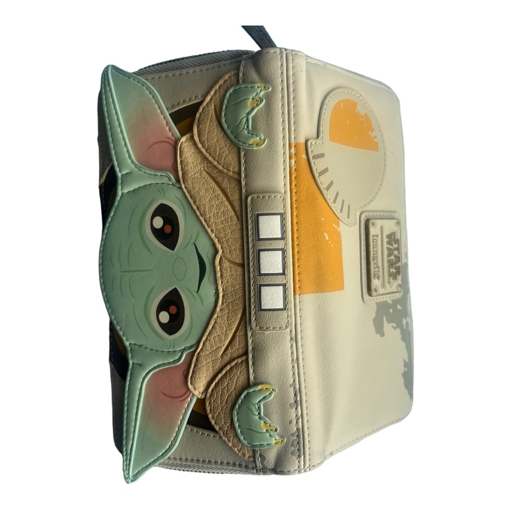 NWOT STARWARS YODA ZIP WALLET